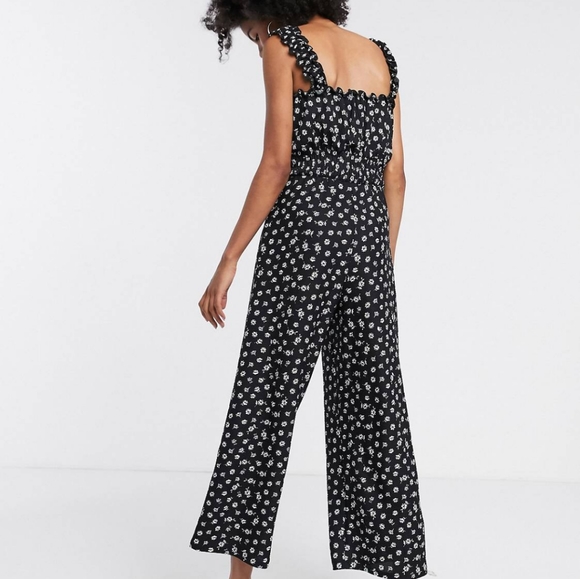 Topshop shirred jumpsuit in black floral - Picture 2 of 8